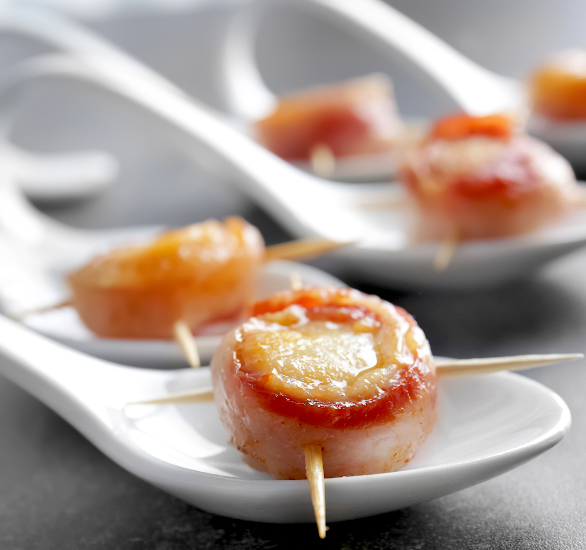 Saint Jacques entourées de bacon ©Africa Studio. shutterstock