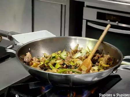 Ajoutez le poulet, les champignons