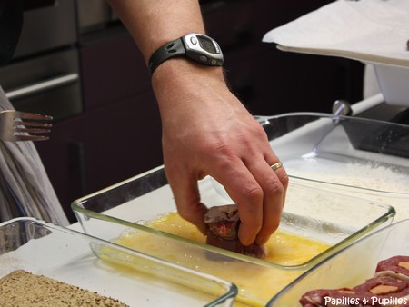 Puis dans l'oeuf battu