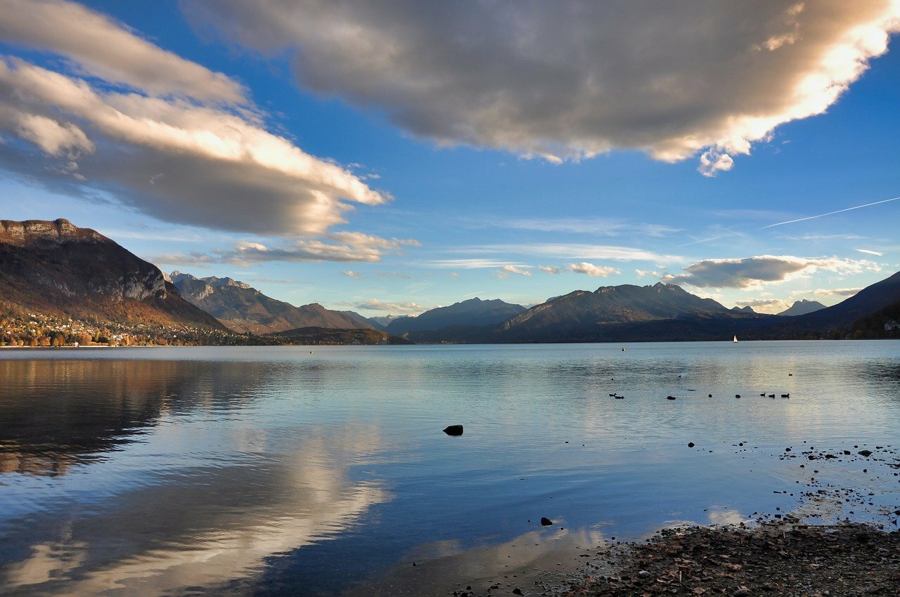 Lac d'Annecy ©econcepto de Pixabay