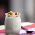Yaourts au sirop d’agave et aux miettes de noisettes