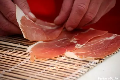 Déposez-le sur la natte