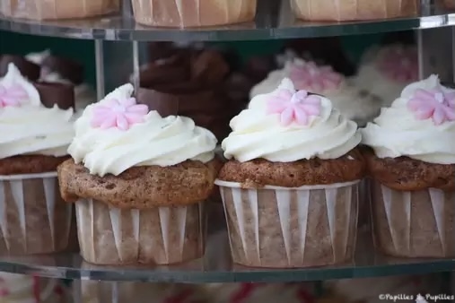 Cupcakes à la crème sur un stand du marché de Dublin