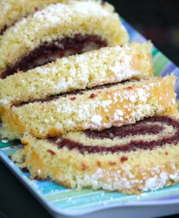Gâteau roulé à la confiture de fruits rouges
