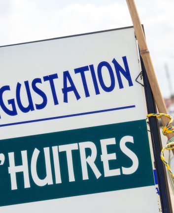 Dégustation d'huîtres ©pixinoo shutterstock