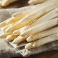 Asperges blanches © Brent Hofacker shutterstock