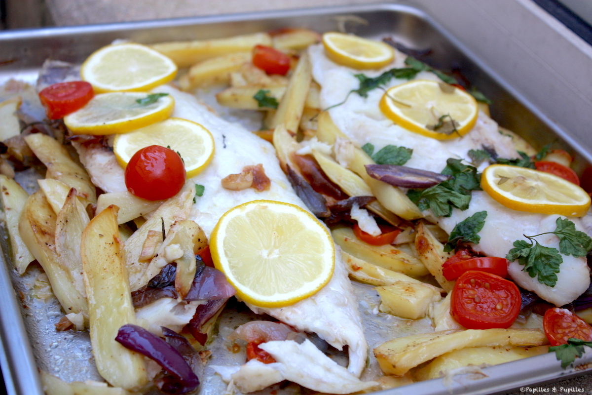 Filets de poisson rôtis [merluchon] aux pommes de terre et tomates