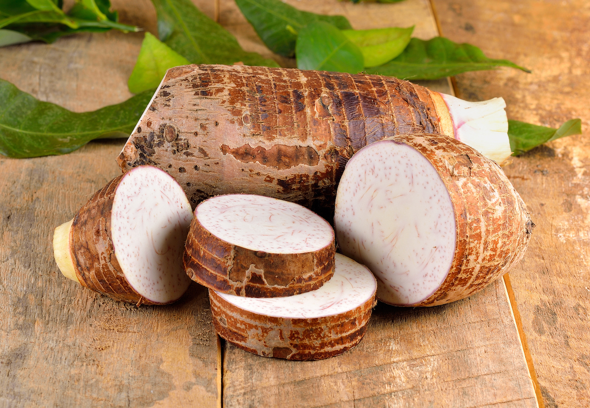 Taro, tubercule tropical à chair blanche ou violacée