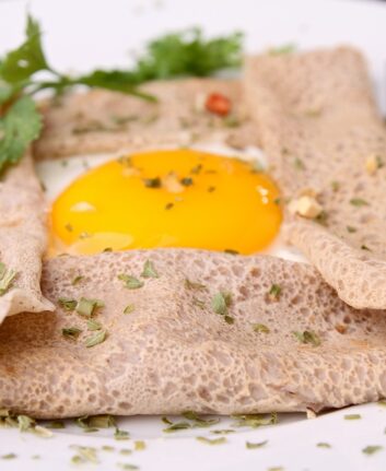 Galette à l'oeuf ©margouillat photo shutterstock