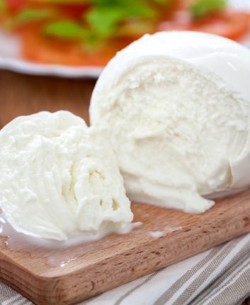 Mozzarella © svariophoto shutterstock