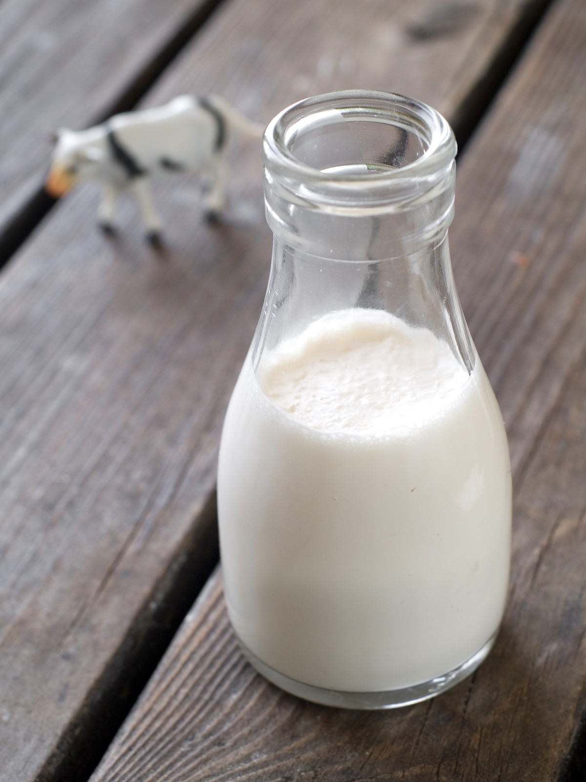 Verre de lait fermenté, aussi appelé lait ribot, babeurre ou lben selon les pays