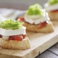 Bruschetta de fromage de chèvre à la marmelade de tomates