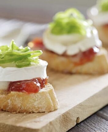 Bruschetta de fromage de chèvre à la marmelade de tomates