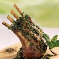 Carré d'agneau aux herbes