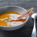 Crème de butternut et sa chips de Jambon de Bayonne