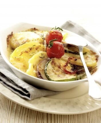 Gratin végétarien aux pommes de terre, aubergines et courgettes
