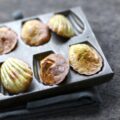 Minis madeleines au pesto et à la viande des Grisons