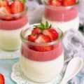 Pannacotta vanille fraises ©Liliya Kandrashevich shutterstock