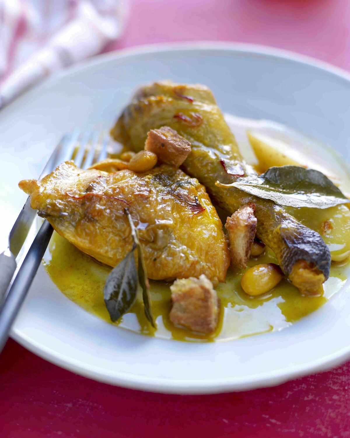 Fricassée de pintade aux amandes © JC Amiel : M Leteuré et Carlos Posadas pour le CIP