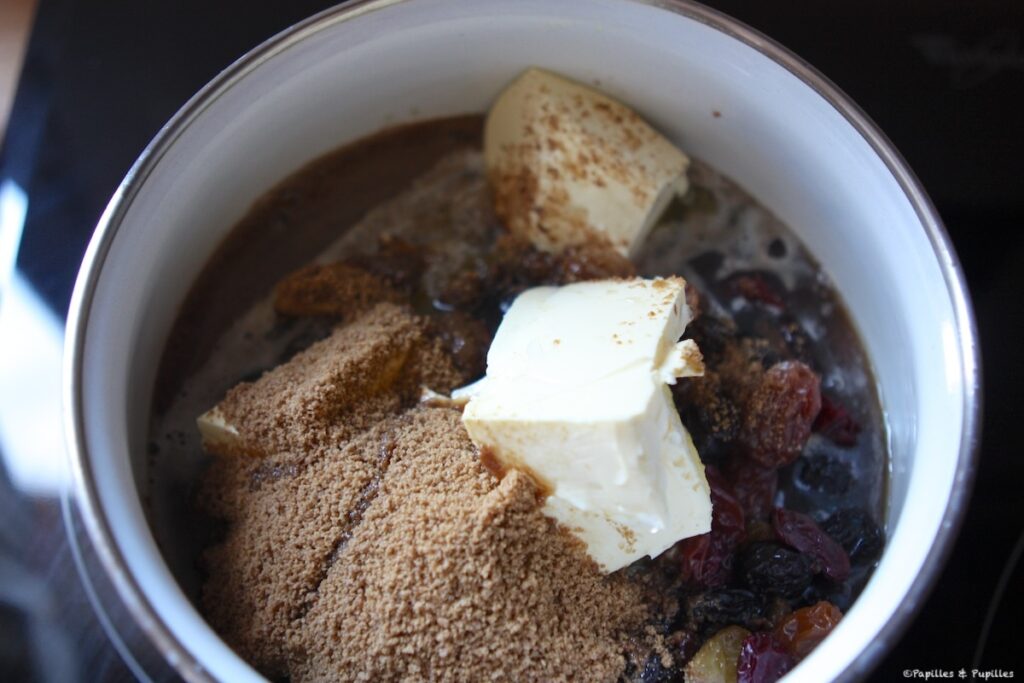 Eau, beurre, fruits secs et sucre