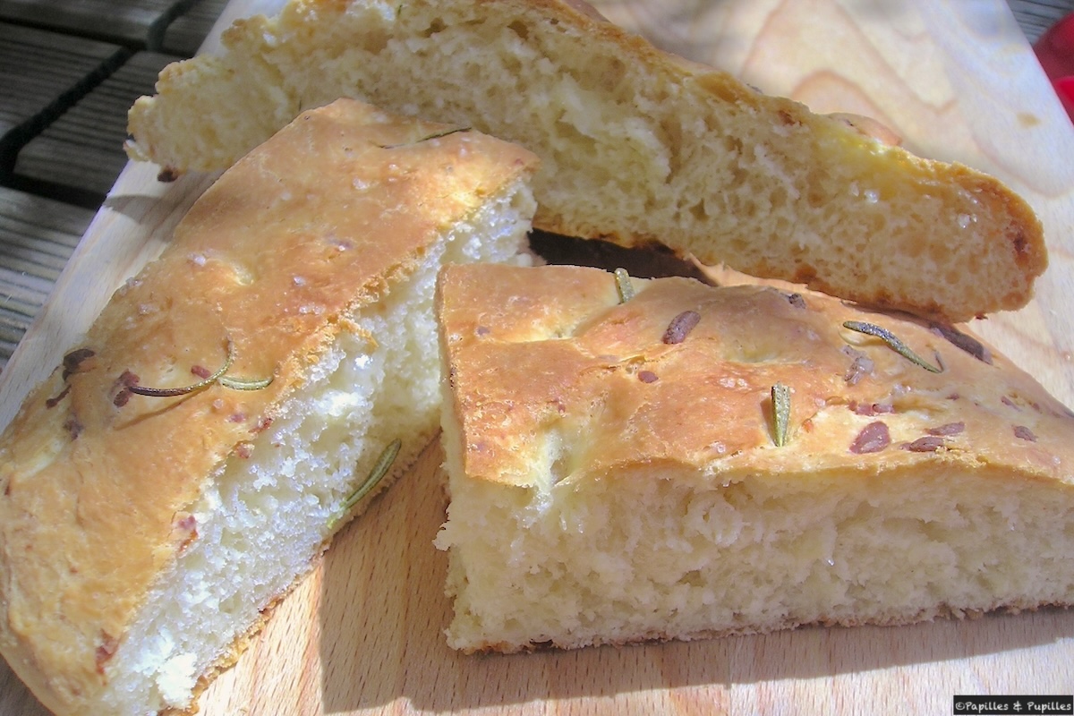 Focaccia au romarin et à la mozzarella
