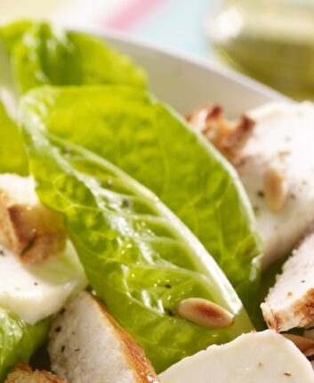 Salade façon César au fromage de chèvre (crottin)