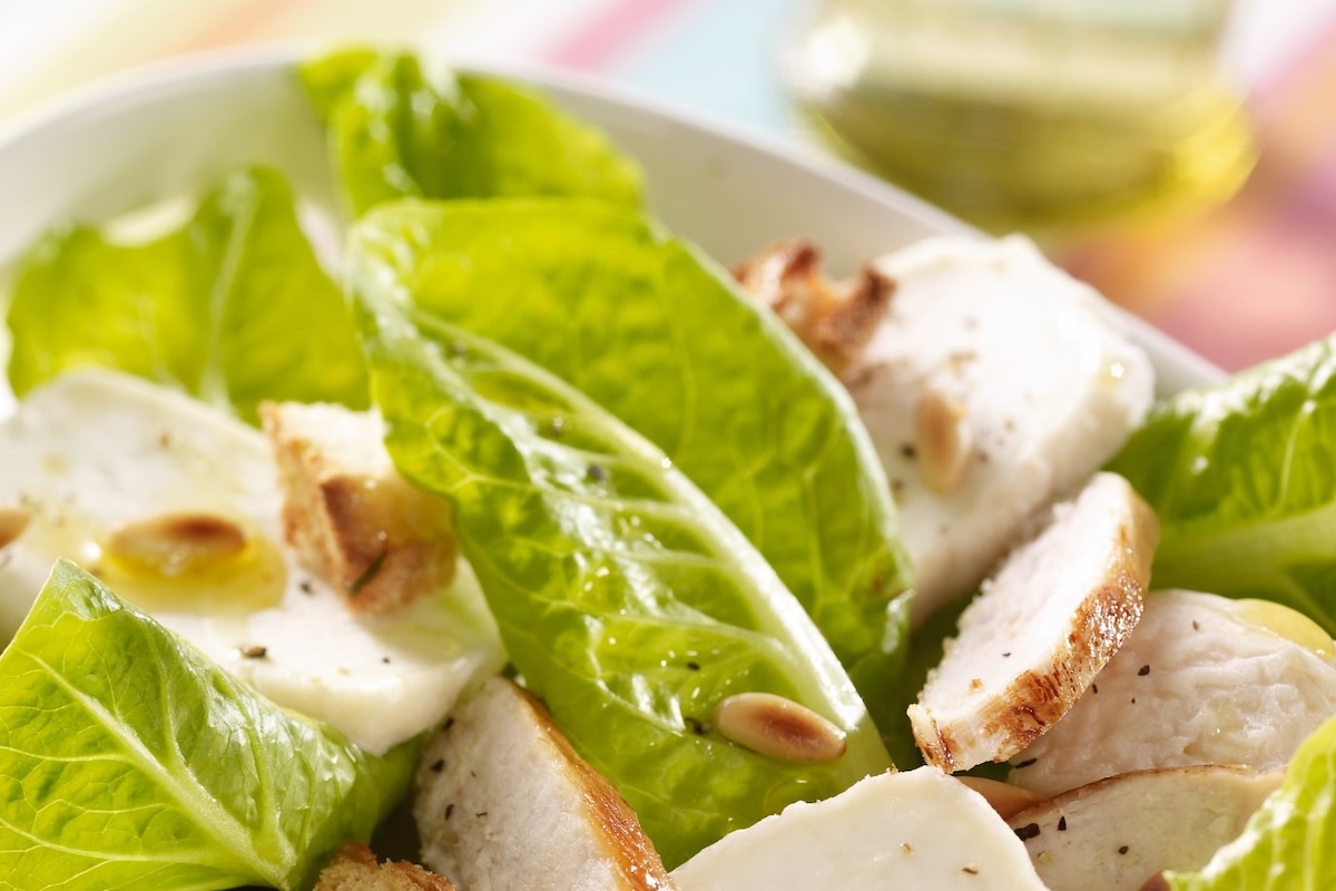 Salade façon César au fromage de chèvre (crottin)