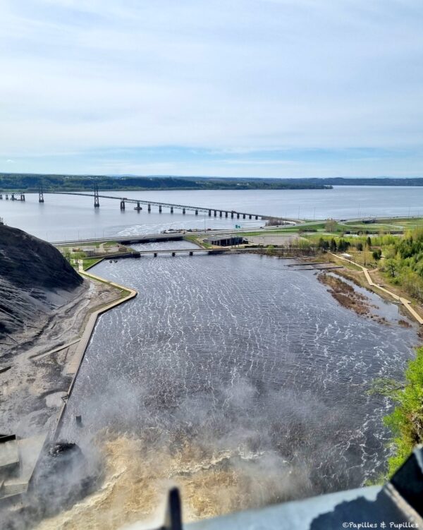 Vue sur l'île depuis les chutes de Montmorency