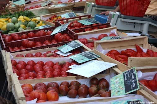 Etal de tomates - Marché de Saintes
