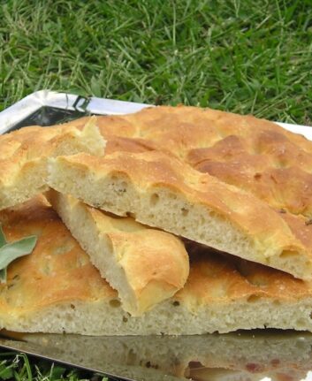 Fougasse à la sauge et à l'eau pétillante