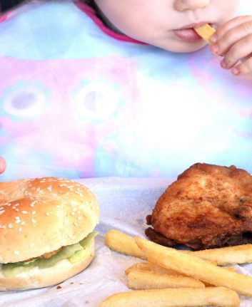 Menus enfants ©ChameleonsEye shutterstock
