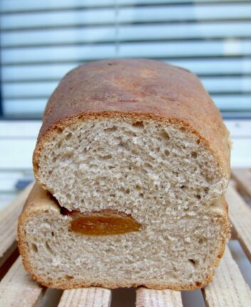 Pain aux figues et purée d'amandes
