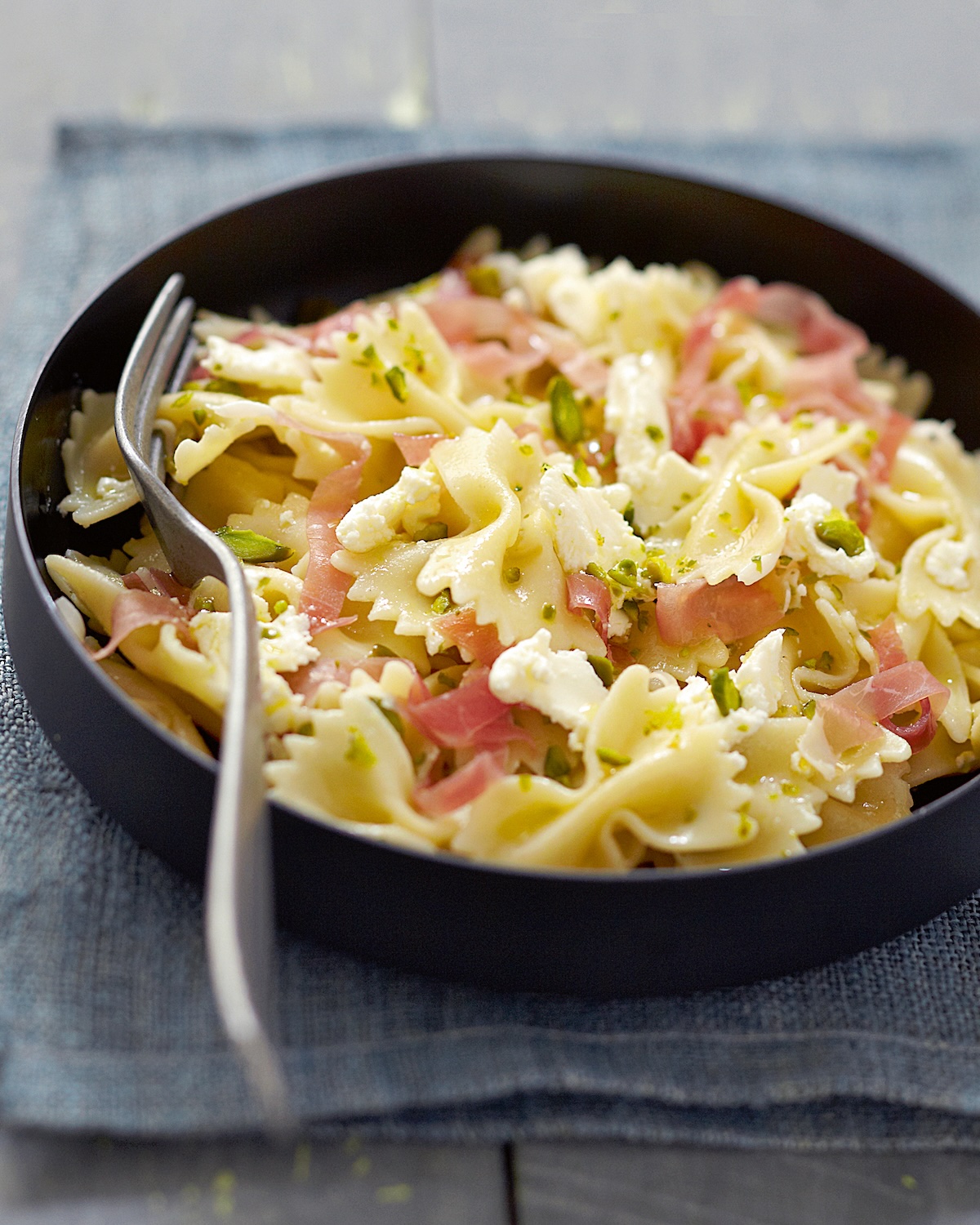 Pâtes au jambon de Parme et aux pistaches – assiette gourmande et facile pour un soir de semaine