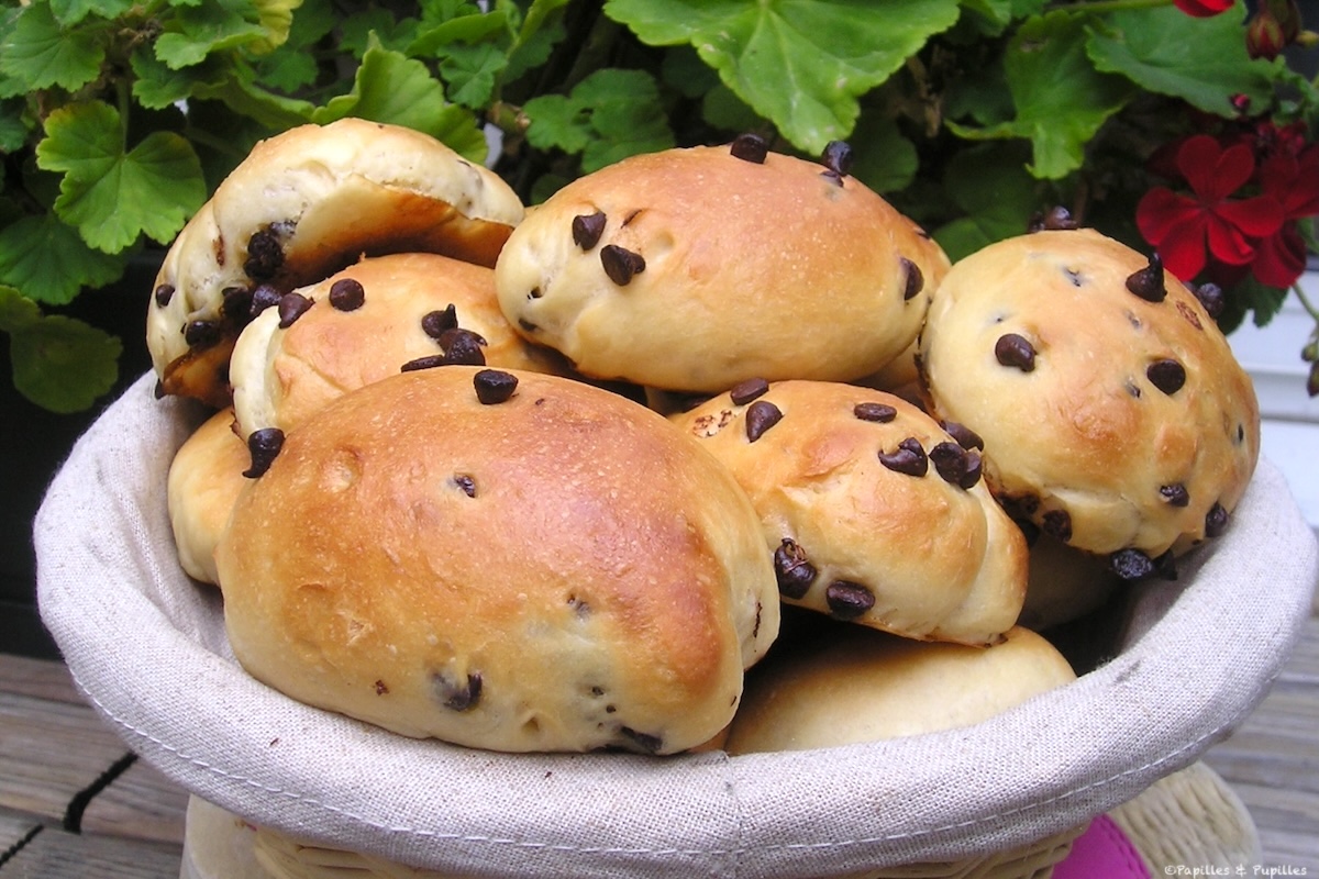 Petits pains aux pépites de chocolat et lait de noisette