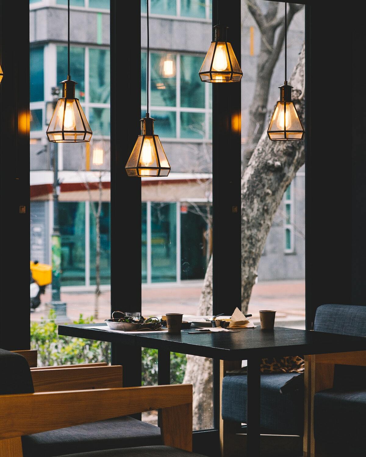 Restaurant ©Bundo Kim on Unsplash