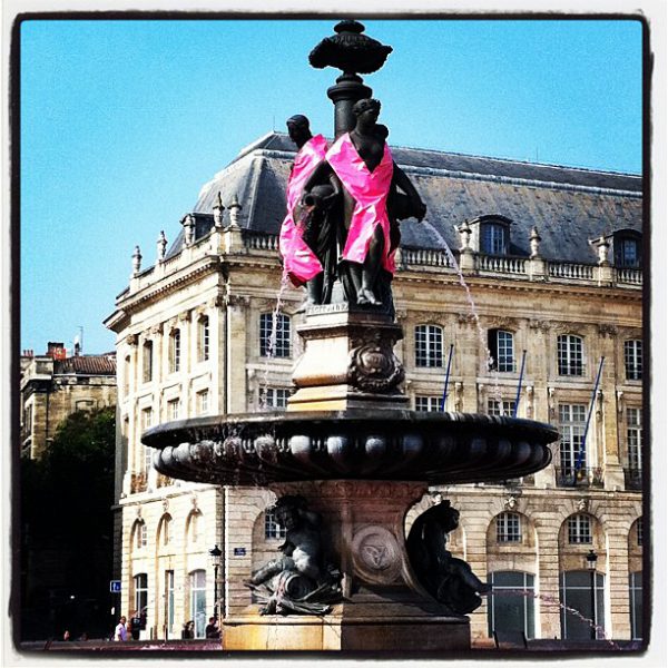 From Bordeaux with love - place de la bourse - octobre rose #FB