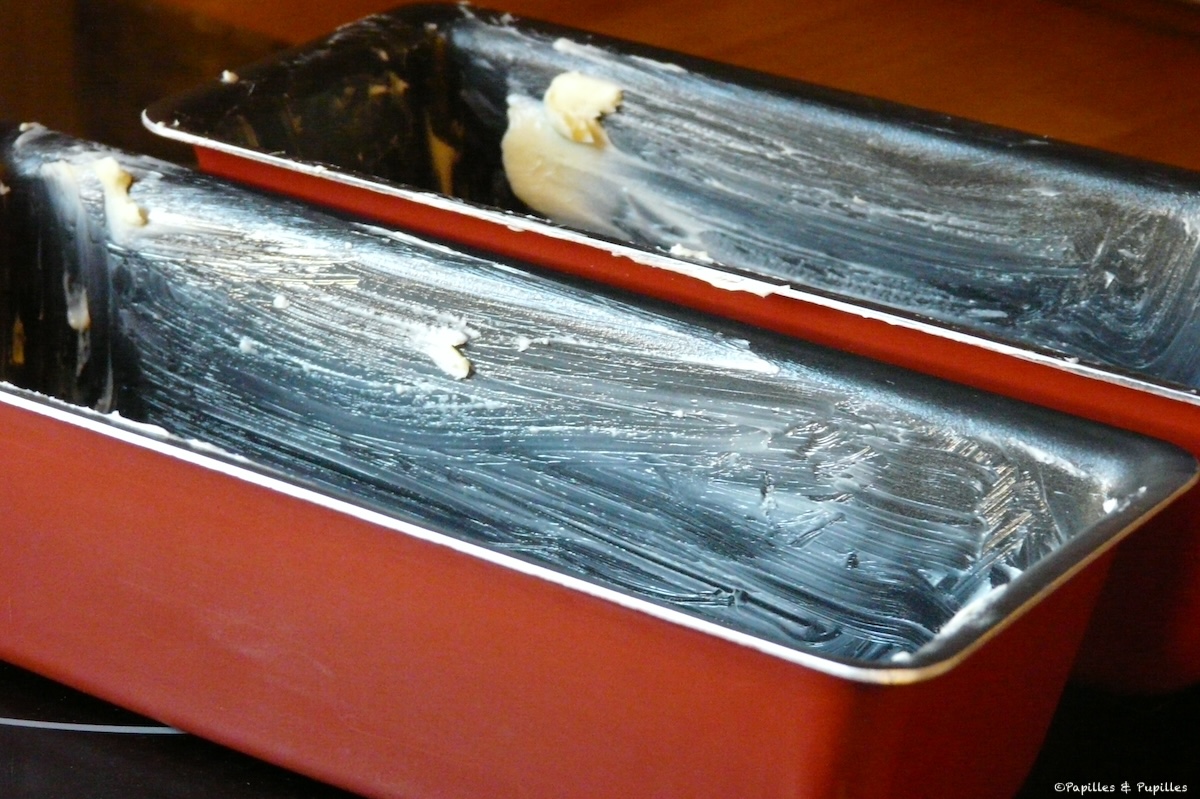 Beurrez 2 moules à cake