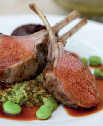 Carré d'agneau sauce verte