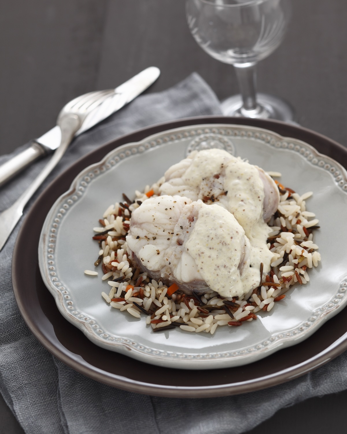 Lotte, sauce crémeuse à la moutarde et riz sauvage