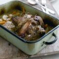 Navarin de gigot d'agneau braisé en cocotte au four