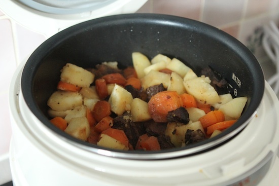 Boeuf mijoté - carottes pommes de terre au Delicook - Dans le Delicook