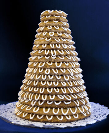 Kransekake ©Lorie Shaull CC BY 2.0.