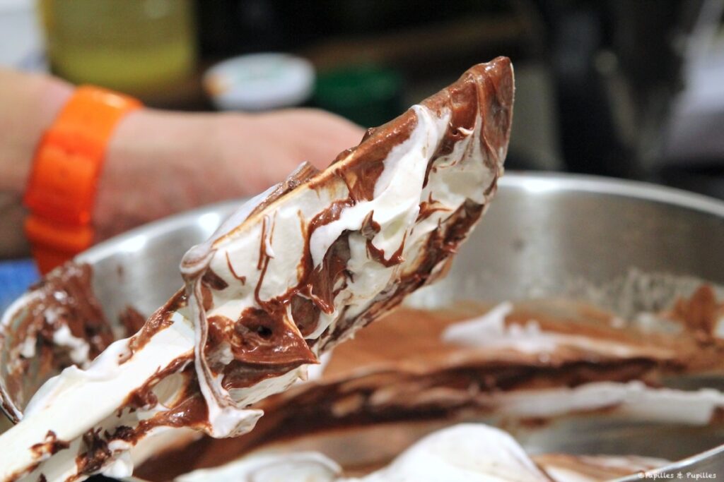 Mélange chocolat crème montée