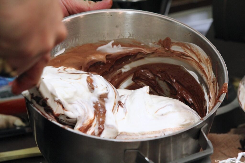 Mélangez avec le chocolat