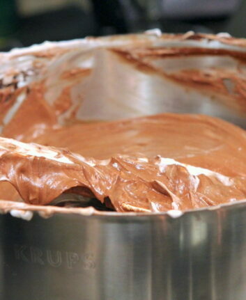 Mousse au chocolat sur pâte à bombe