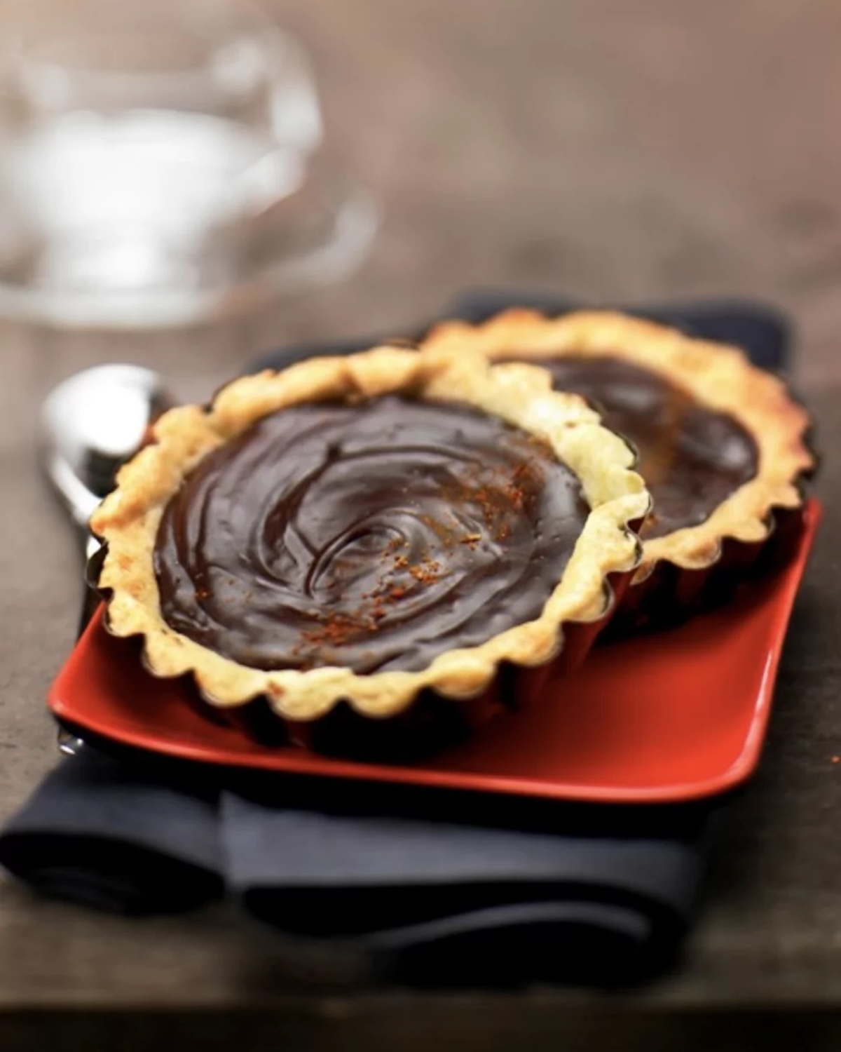Tartelettes au chocolat noir avec une pointe de piment d’Espelette