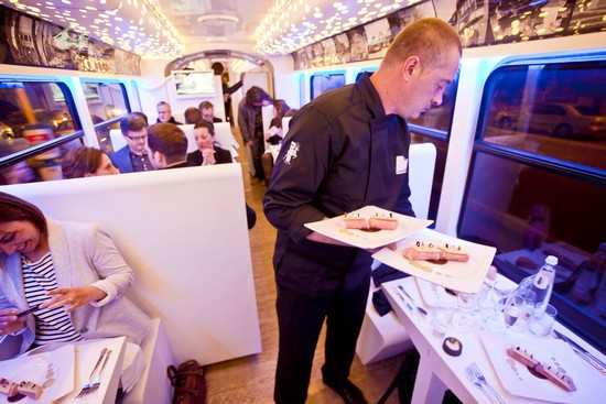 A table dans le tram ©Eric Danhier