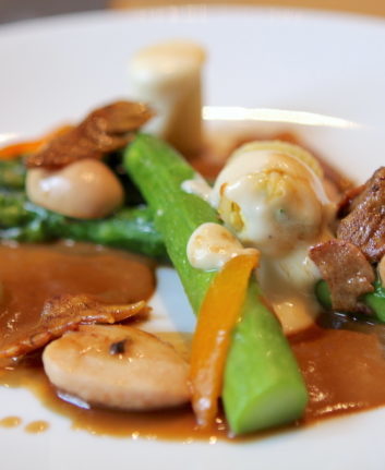 Asperges vertes, crêtes et rognons de coqs ou comment faire Koh Lanta en plein Lot et Garonne