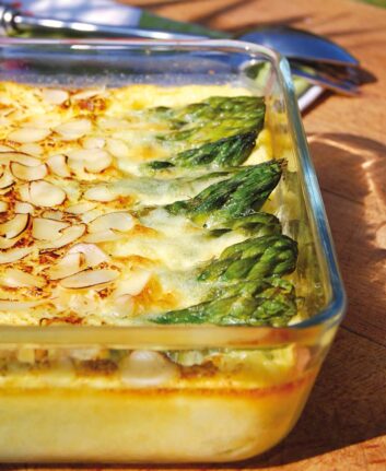 Clafoutis d'asperges vertes, amandes et parmesan ©Philippe Dufour Interfel