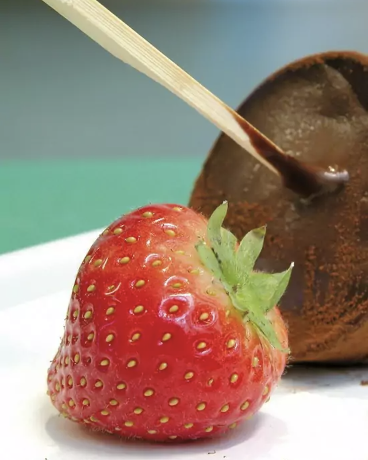 Fraises au chocolat façon sucettes ©Philippe Dufour – Interfel